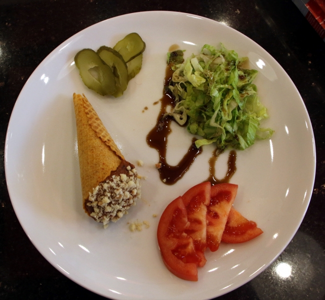 Baharatlı külahta çiğ köfte yoğun ilgi görüyor